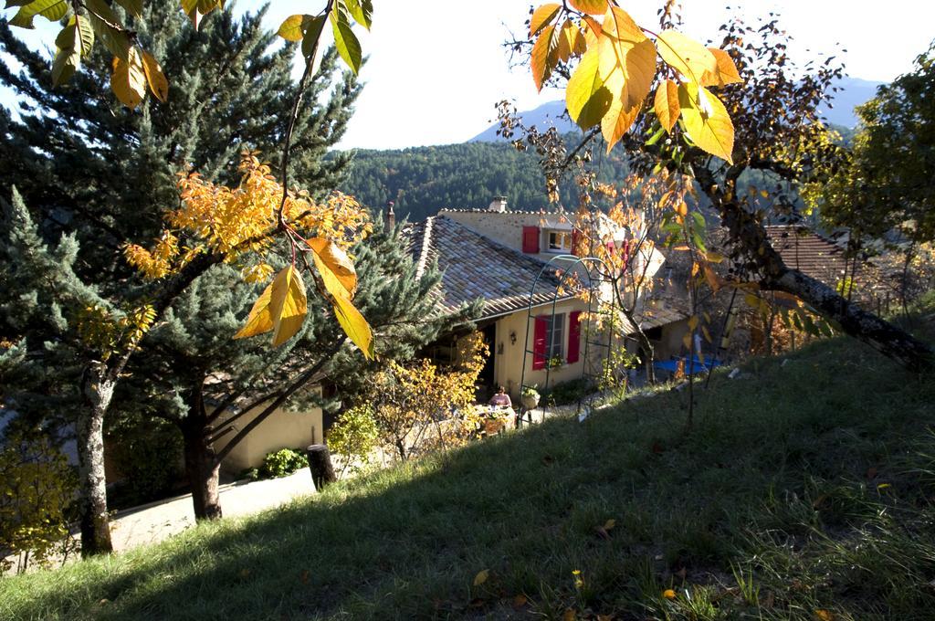 La Grange D'Agnes Bed and Breakfast Montmaur-en-Diois Εξωτερικό φωτογραφία